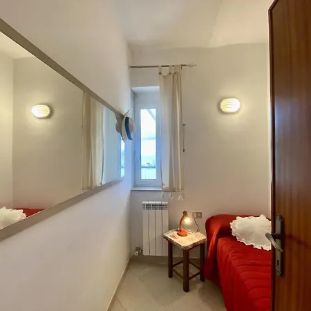 Holidaycasa Mike - Con Terrazzo Vista Mare Apartment *