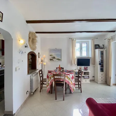 Holidaycasa Mike - Con Terrazzo Vista Mare Apartment *